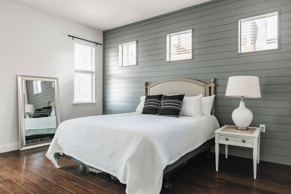 3 bedrooms, desk, iron/ironing board, travel crib