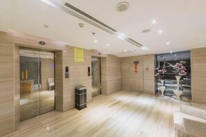 Unclassified image, 5 of 107, button - Gulong Hotel (Hanzhong High-speed Railway Station Wanbang) (Hanzhong)