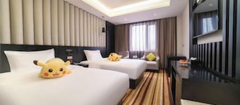 Gulong Hotel (Hanzhong High-speed Railway Station Wanbang)