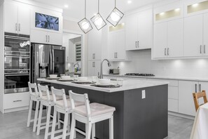 Fridge, microwave, oven, stovetop - Contemporary Luxury modern charming retreat (Langley Township)