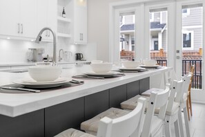 Fridge, microwave, oven, stovetop - Contemporary Luxury modern charming retreat (Langley Township)