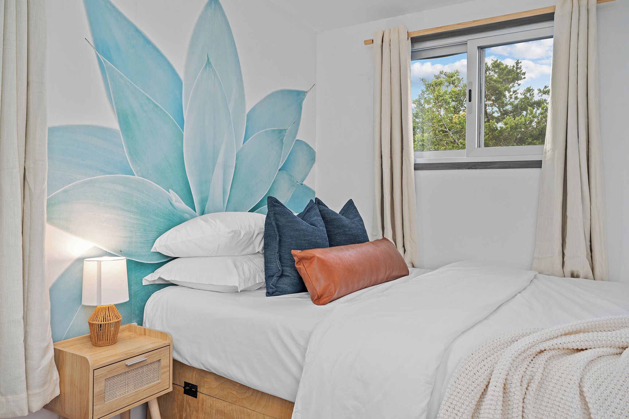 1 bedroom, bed sheets