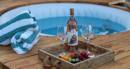 The Elegant Casa Agave.
HOT TUB minutes from Fredericksburg