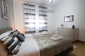 4 bedrooms, travel crib, free WiFi, bed sheets