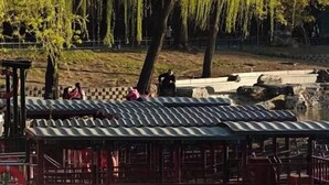 A traditional Japanese-style pavilion with a tiled roof, surrounded by stone benches and a stone wall. - Homeinn Ease Hotel (Beijing Capital Gymnasium Baishiqiao South Subway Station) (Beijing)