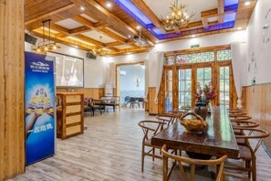 Lobby lounge - Moganshan Yingju Villa (Deqing)