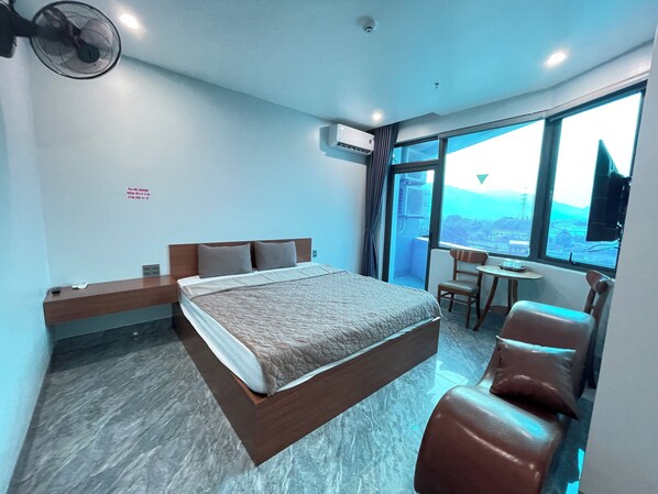 Deluxe Double Room, Balcony | Free WiFi, bed sheets - Như Ý Hotel (Ha Giang)