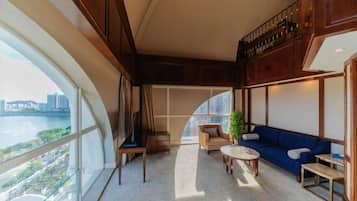 Cribs/infant beds