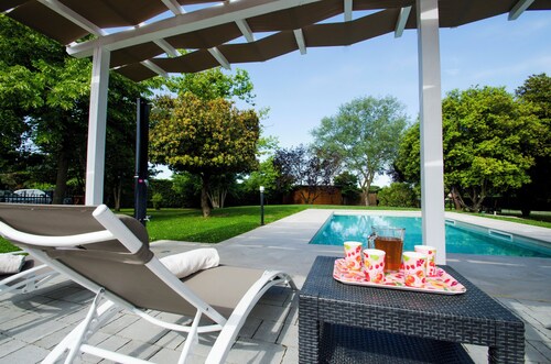 Villa Asia 2-bedroom villa with heated swimming pool and AC Trasimeno Lake