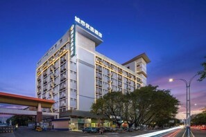 Exterior - Urban Convenient Hotel (Guangdong University of Petrochemical Technology Branch) (Maoming)