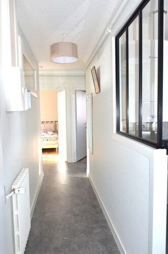 à 5 mn du centre ville, Logement meublé de 3 chambres, environ 70m2,  2° étage.