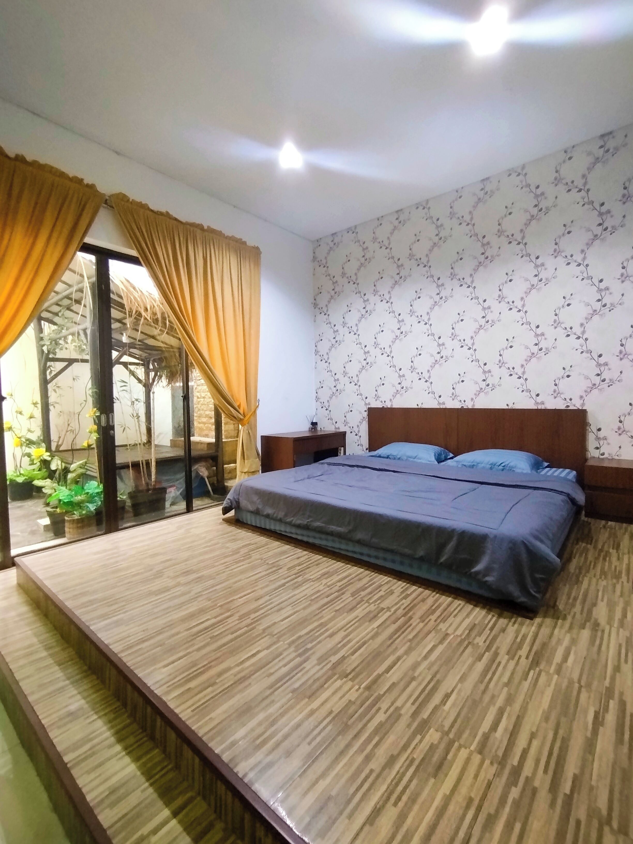 4 habitaciones, escritorio, tabla de planchar con plancha y wifi 