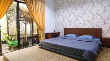 4 habitaciones, escritorio, tabla de planchar con plancha y wifi