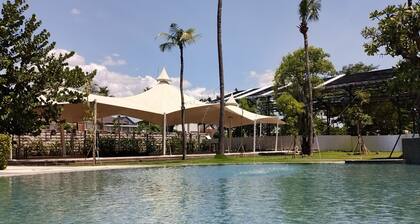 Lively 3-bedroom house 180m2 with WiFi, AC in georgeous Surabaya