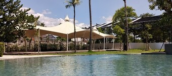 Lively 3-bedroom house 180m2 with WiFi, AC in georgeous Surabaya