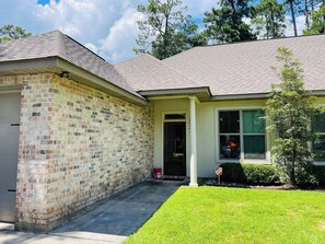 Exterior - Homey Honey Hive (Covington)