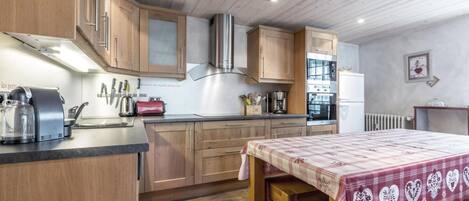 Fridge, microwave, dishwasher, coffee/tea maker