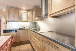 Fridge, microwave, dishwasher, coffee/tea maker
