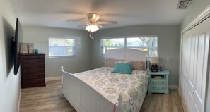 3 bedrooms, desk, free WiFi, bed sheets