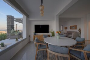 Pearl Villa with Sea View & Hot Tub | Coin séjour