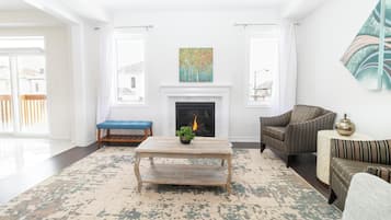 Smart TV, fireplace