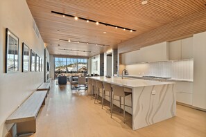 Fridge, microwave, oven, stovetop - Parq 1 Tower Club ski in out hot tub pool private dining fitness spa wellness (Park City)