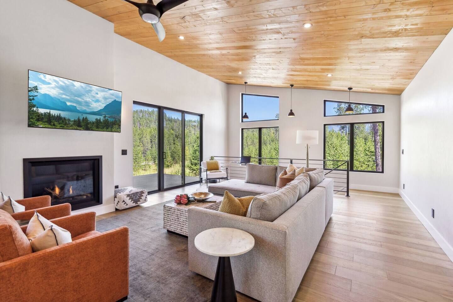 Smart-tv, pejs, kontorer