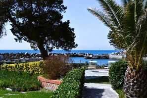 Unclassified image, 3 of 14, button - Renovated beach apartment with direct sea access, in vacation complex with pool (Quercianella)