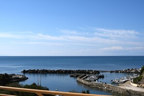 Unclassified image, 4 of 14, button - Renovated beach apartment with direct sea access, in vacation complex with pool (Quercianella)