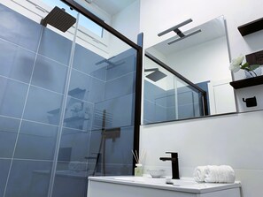 Unclassified image, 3 of 14, button