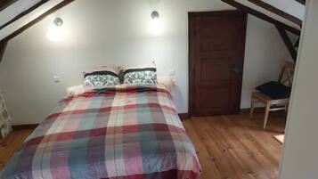 1 bedroom, desk, iron/ironing board, free WiFi