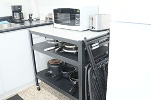 Fridge, microwave, oven, stovetop - Mami's Corner in Carolina with WiFi, AC, Near Airport, Beaches, Malls and more (Carolina)