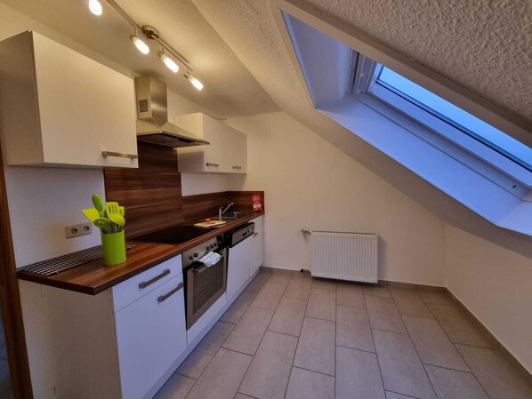 Kylskåp, ugn, spishäll och diskmaskin