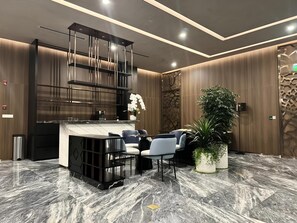 Lobby sitting area - Vinhomes Central Park - The Landmark (Ho Chi Minh City)