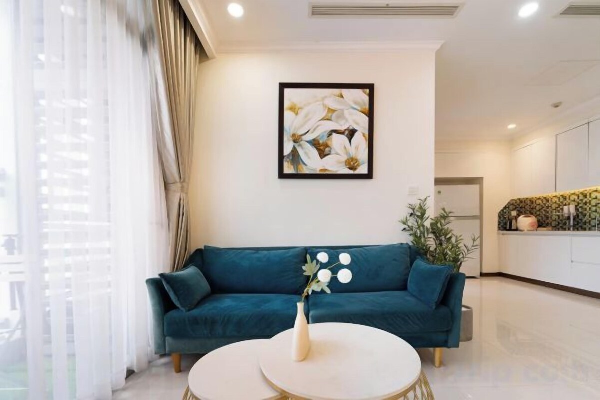 Living area | 40-inch TV with cable channels