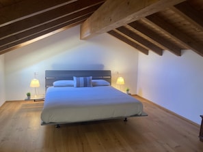 1 quarto, Wi-Fi de cortesia, roupa de cama