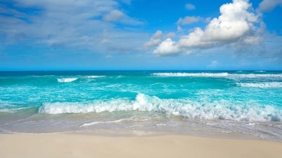 Luxury 3 BR Condo in top location near Las Perlas Beach