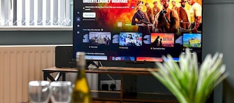 Homely 2 bed house with parking! - Pass the Keys