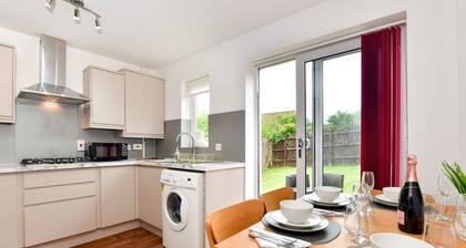 Pass the Keys | Homely 2 bed house with parking!