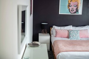 1 soverom, strykejern/-brett, wi-fi (inkludert) og sengetøy