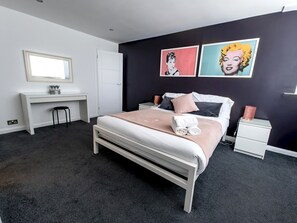 2 多间卧室、熨斗/熨衣板、免费 WiFi、床单