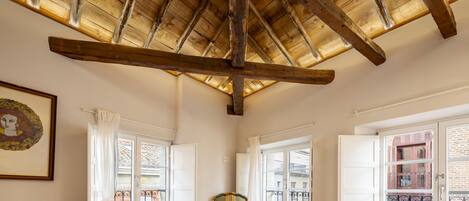 4 bedrooms, desk, iron/ironing board, travel cot