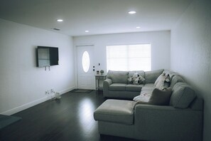 Smart-tv och eldstad