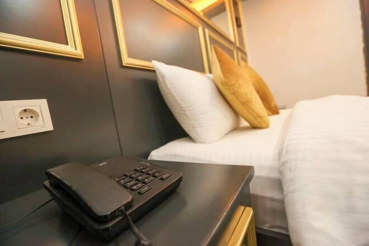 Zimmersafe, Verdunkelungsvorhänge, schallisolierte Zimmer