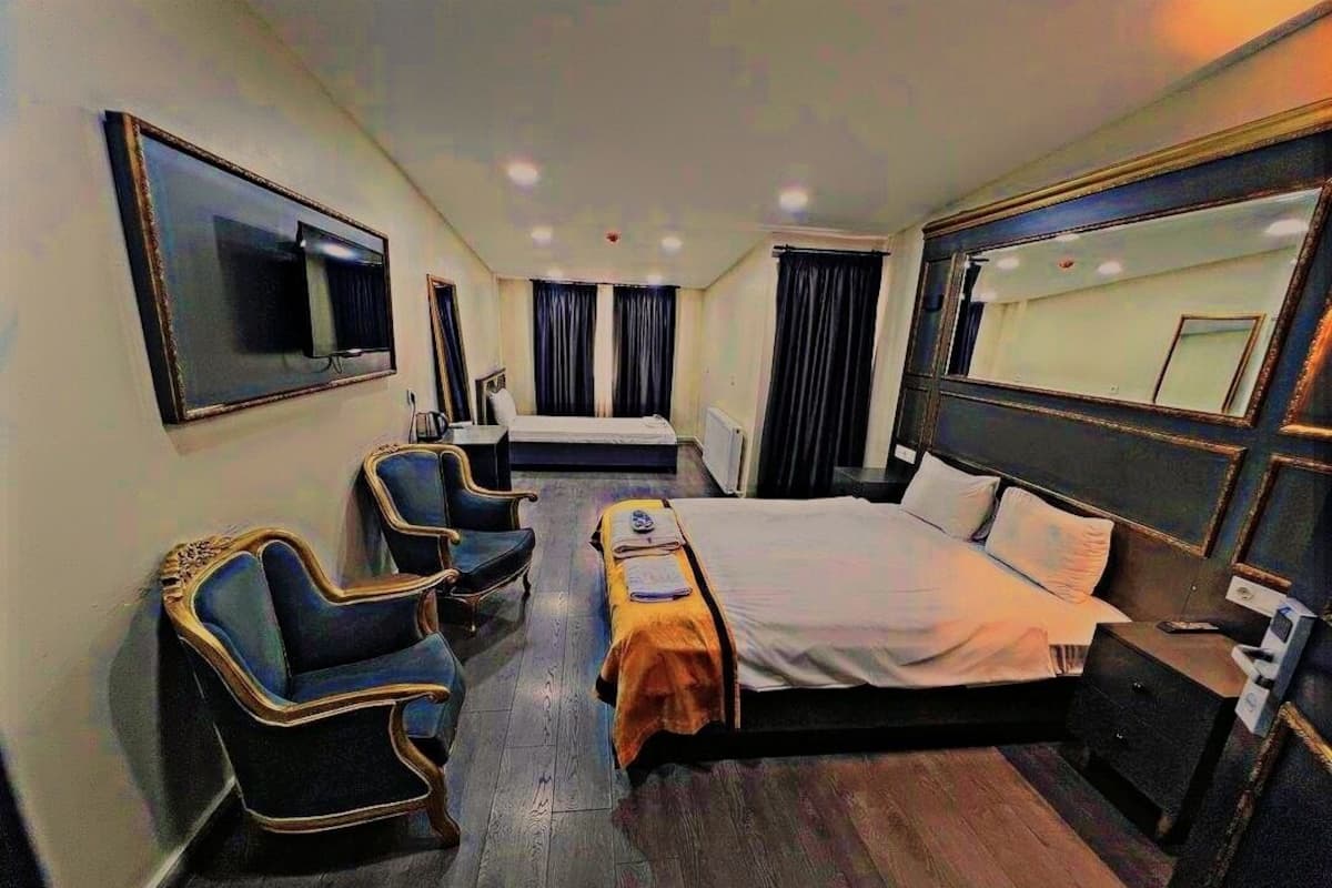 Triple Room | In-room safe, blackout drapes, soundproofing, free WiFi