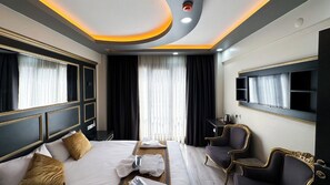 Deluxe Studio, City View | Living area - Dnz Taxim Feridiye Otel (Istanbul)