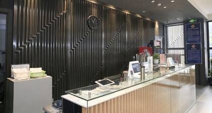 Winterless Hotel (Beijing XiDiaoyutai Subway Station branch)