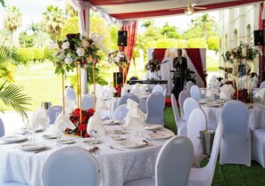 Outdoor dining - Bisila Palace (Malabo)