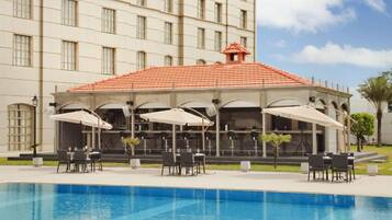 Outdoor pool, pool loungers