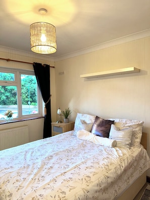 2 bedrooms, desk, iron/ironing board, free WiFi